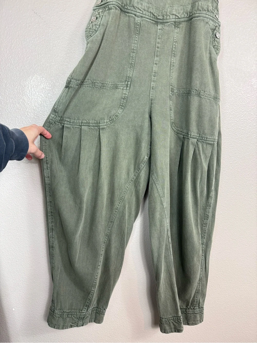 Free People Felix tapered baggy overalls dusty olive size XS D